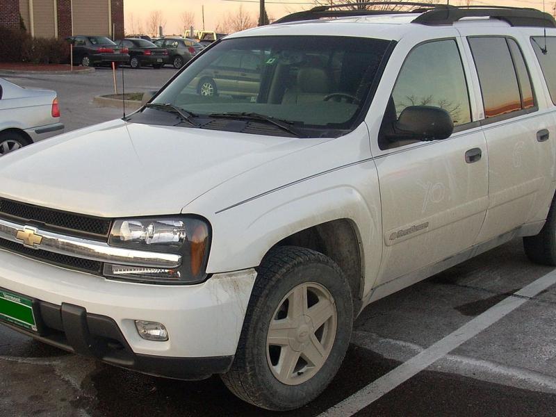 File:2002-2003 Chevrolet TrailBlazer EXT.jpg - Wikimedia Commons