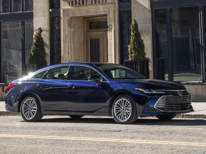 2021 Toyota Avalon Review, Pricing, and Specs