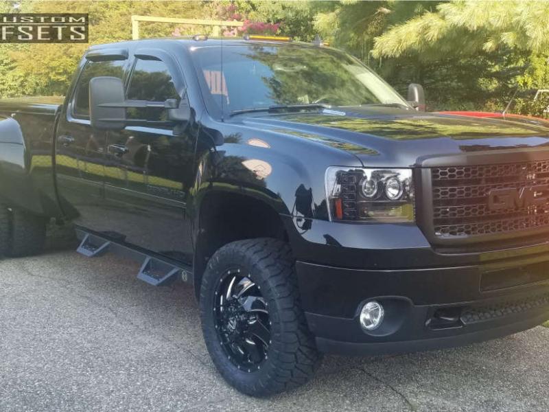 2014 GMC Sierra 3500 HD with 20x8.25 105 Fuel Cleaver and 33/12.5R20 Nitto  Ridge Grappler and Leveling Kit | Custom Offsets