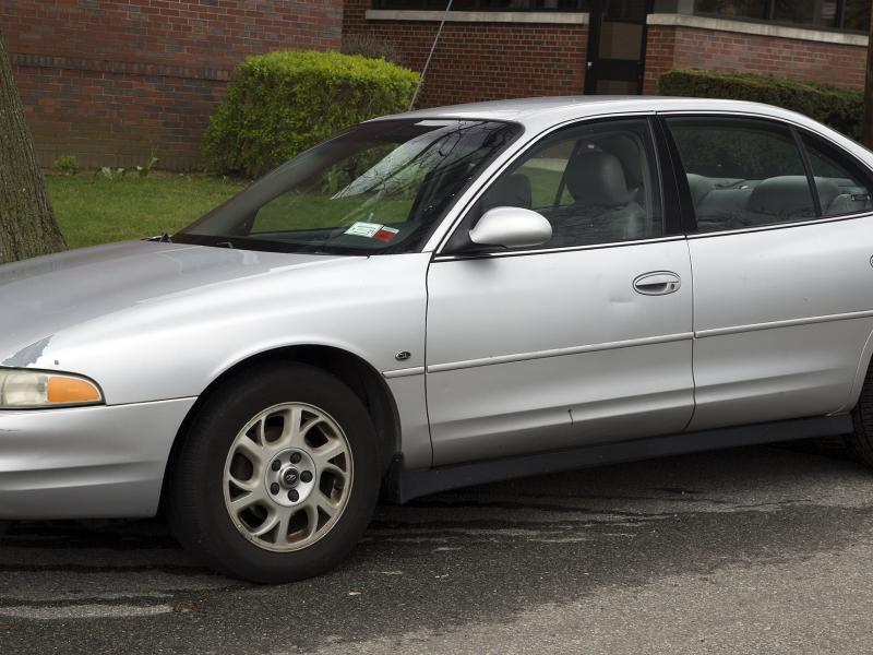 File:2002 Oldsmobile Intrigue GL in Silver, front left.jpg - Wikimedia  Commons