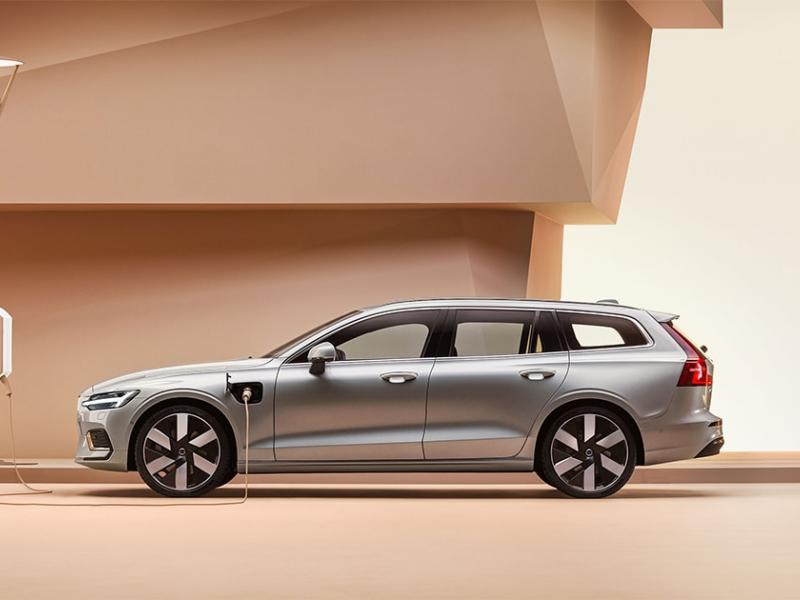 Meet our V60 Recharge plug-in hybrid estate with Google built-in. Learn  more.