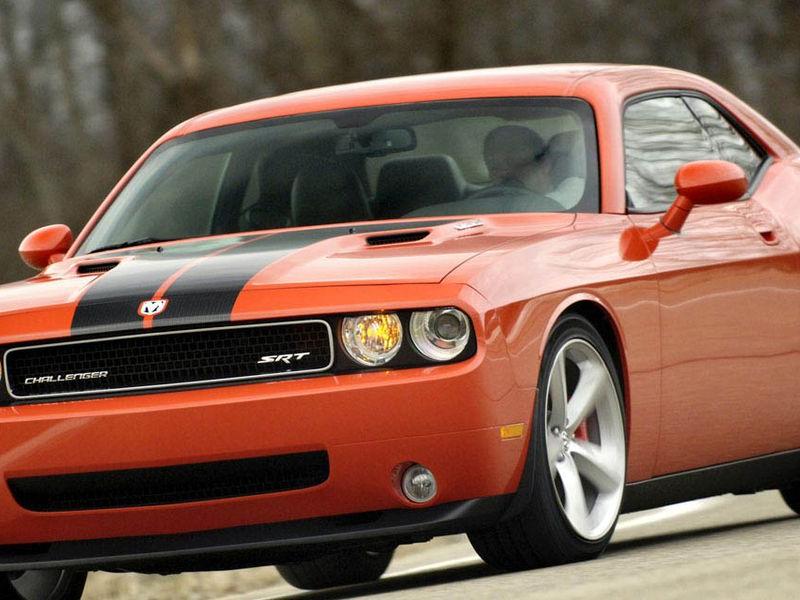 2008 Dodge Challenger SRT8: Robustly Retro