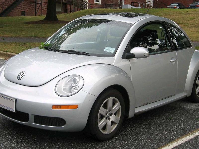File:2006-2007 Volkswagen New Beetle.jpg - Wikimedia Commons