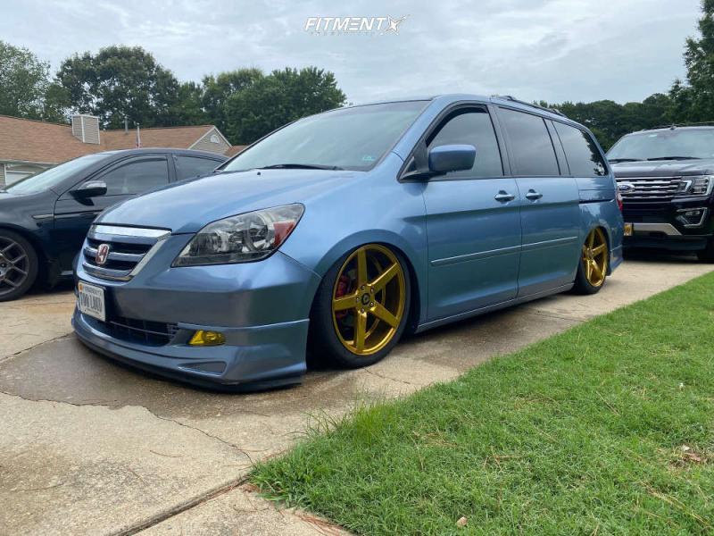 2007 Honda Odyssey EX-L with 20x9 JNC Jnc026 and Federal 245x40 on Air  Suspension | 1272765 | Fitment Industries