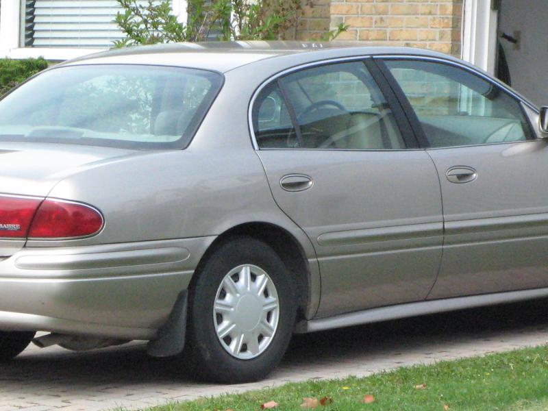 File:2004 Buick LeSabre Custom, Rear Right, 09-25-2020.jpg - Wikimedia  Commons