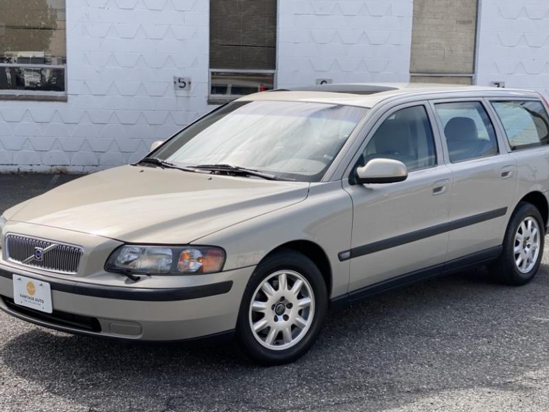 No Reserve: 2002 Volvo V70 for sale on BaT Auctions - sold for $12,500 on  July 9, 2022 (Lot #78,245) | Bring a Trailer