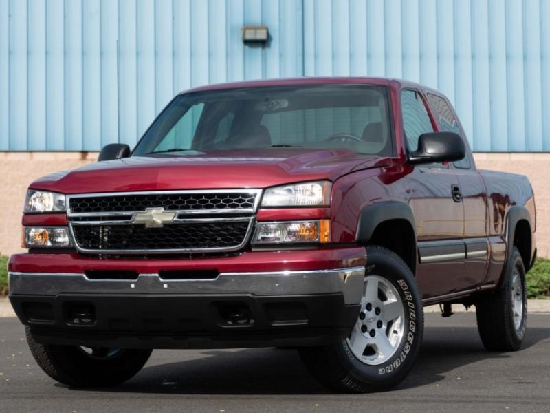 No Reserve: 336-Mile 2006 Chevrolet Silverado 1500 Z71 4x4 for sale on BaT  Auctions - sold for $40,000 on November 18, 2021 (Lot #59,828) | Bring a  Trailer