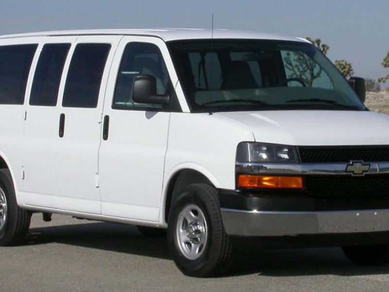 File:2005 Chevrolet Express -- NHTSA.jpg - Wikimedia Commons