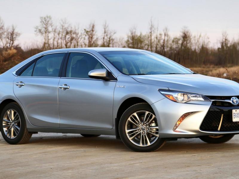 2015 Toyota Camry Hybrid Test Drive Review | AutoTrader.ca