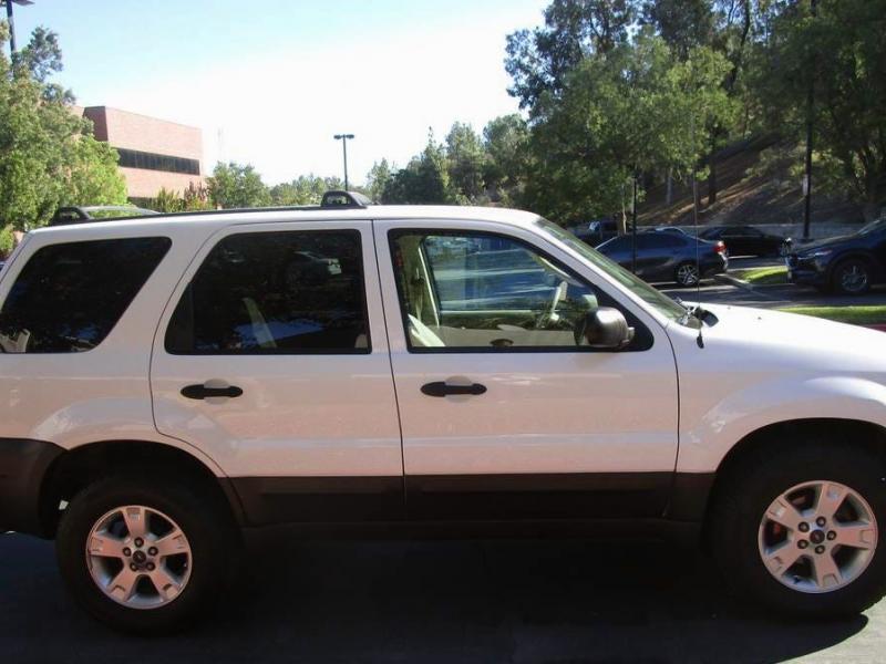 At $7,900, Would You Let This 2005 Ford Escape XLT Slip On By?